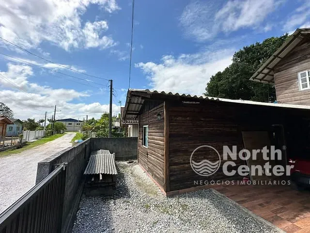 Casa com 360m² 2 quartos e 2 banheiros, à venda, no bairro Conquista em Balneário Barra do Sul