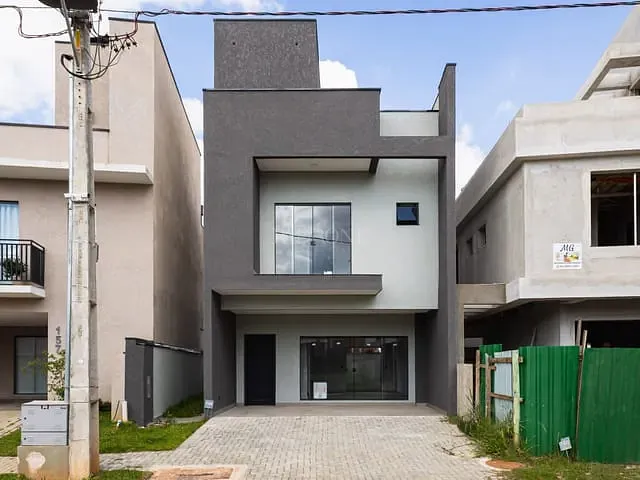 Casa 3 quartos e 3 banheiros, à venda, no bairro Santa Cândida em Curitiba