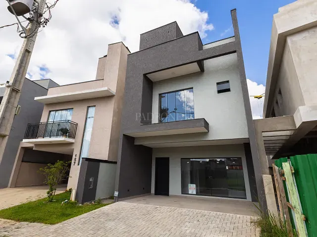 Casa 3 quartos e 3 banheiros, à venda, no bairro Santa Cândida em Curitiba