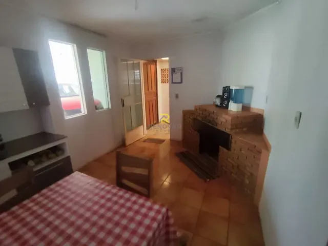 Casa com 210m² 3 quartos e 1 banheiro, à venda, no bairro Núcleo Habitacional 2000 em Guarapuava