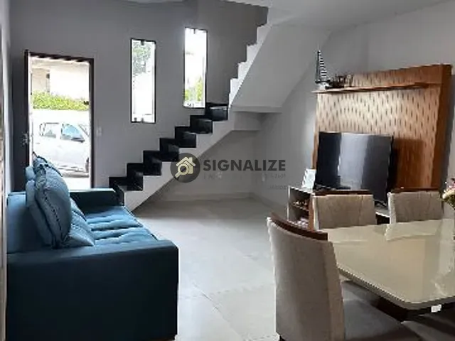 Casa 2 quartos e 3 banheiros, à venda, no bairro Peró em Cabo Frio