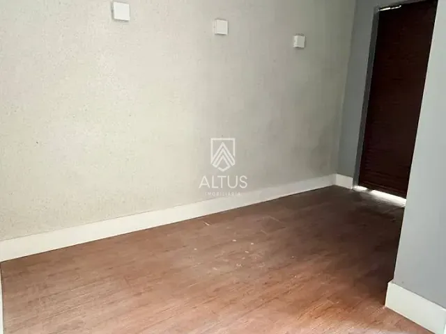 Casa 3 quartos e 1 banheiro, à venda, no bairro Pituaçu em Salvador