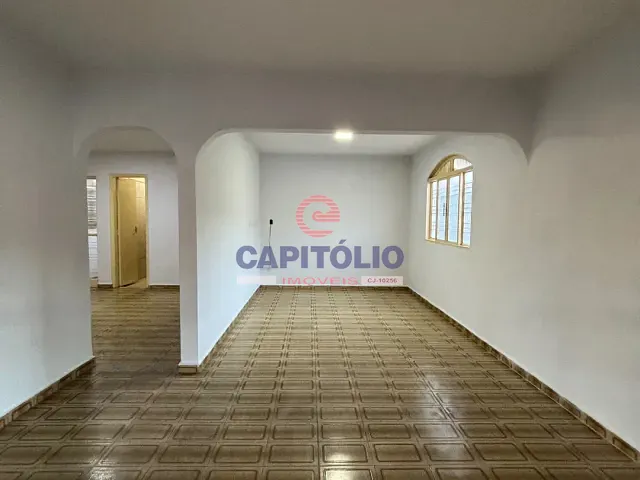 Casa com 221m² 3 quartos e 2 banheiros, para alugar, no bairro Conjunto Romildo Ferreira do Amaral em Goiânia