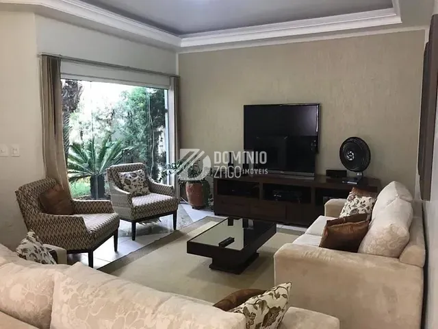 Casa com 728m², à venda, no bairro Jardim São Bento em Uberaba
