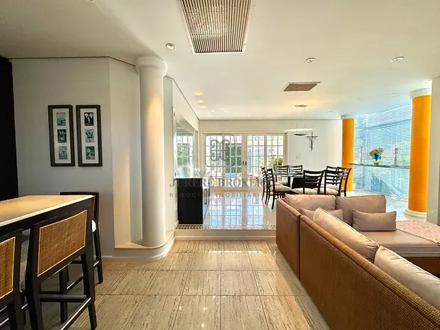 Casa com 419m² 4 quartos e 7 banheiros, à venda, no bairro Jurerê em Florianópolis