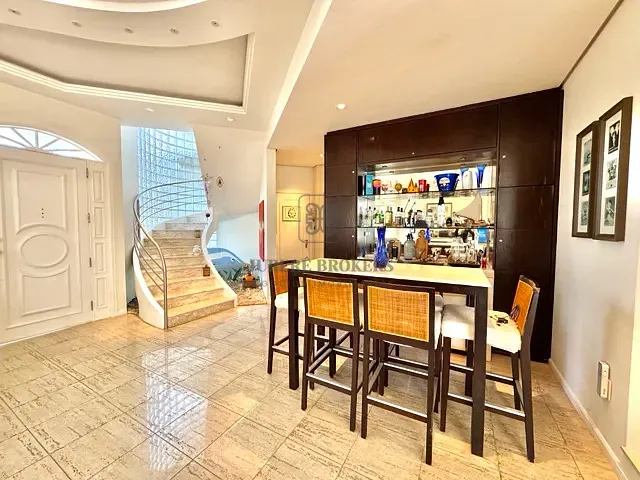 Casa com 419m² 4 quartos e 7 banheiros, à venda, no bairro Jurerê em Florianópolis