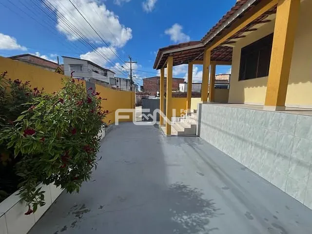 Casa 3 quartos e 1 banheiro, para alugar, no bairro Phoc II em Camaçari