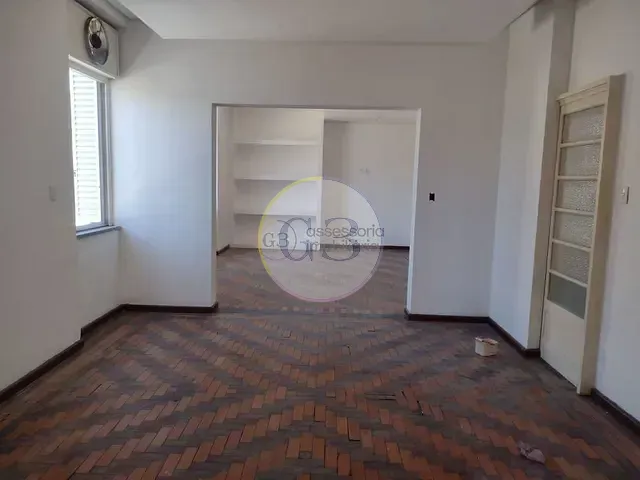 Casa 3 quartos e 3 banheiros, à venda ou para alugar, no bairro Centro em Pelotas