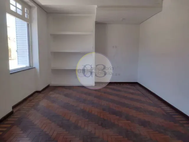 Casa 3 quartos e 3 banheiros, à venda ou para alugar, no bairro Centro em Pelotas