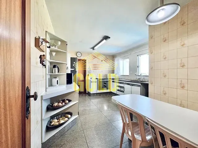 Casa com 360m² 4 quartos e 6 banheiros, à venda, no bairro Andrade em Londrina