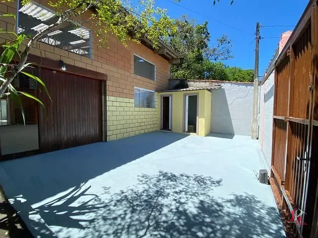Casa com 250m² 3 quartos e 2 banheiros, à venda, no bairro Jardim Coronel em Itanhaém