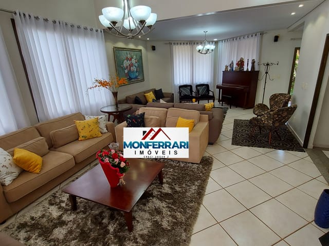 Casa com 800m² 5 quartos e 6 banheiros, à venda, no bairro Jardins Viena em Aparecida De Goiânia