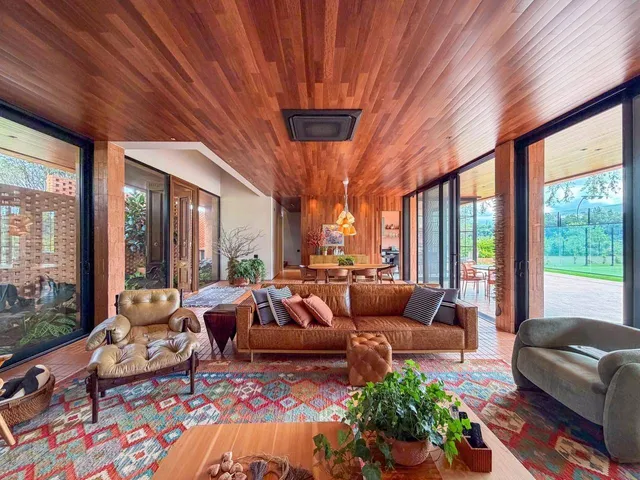 Casa com 1350m² 4 quartos e 6 banheiros, à venda, no bairro Esperança em Londrina