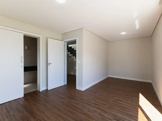 Casa com 233m² 4 quartos e 5 banheiros, à venda, no bairro Pilarzinho em Curitiba