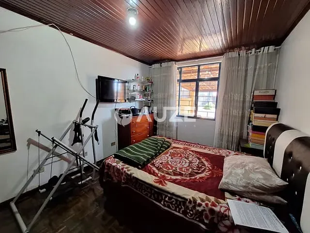 Casa com 630m² 4 quartos e 2 banheiros, à venda, no bairro Bairro Alto em Curitiba