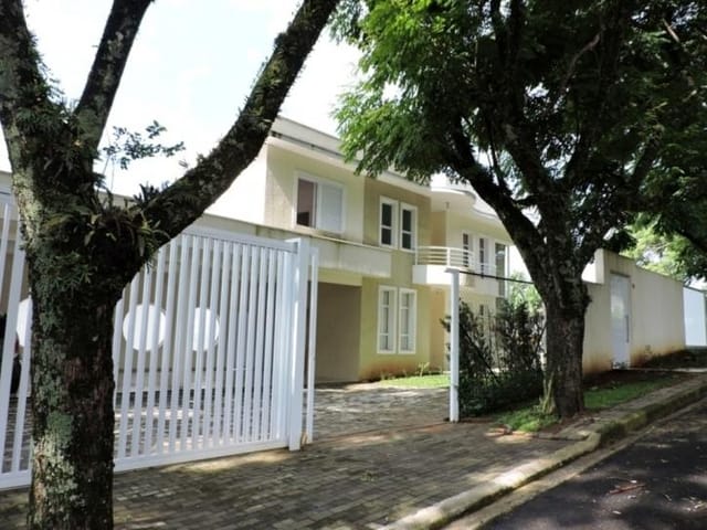 Casa com 1296m² 4 quartos e 8 banheiros, à venda, no bairro Chácara de La Rocca em Carapicuíba