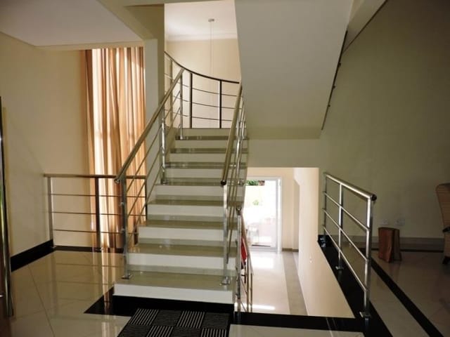 Casa com 1296m² 4 quartos e 8 banheiros, à venda, no bairro Chácara de La Rocca em Carapicuíba