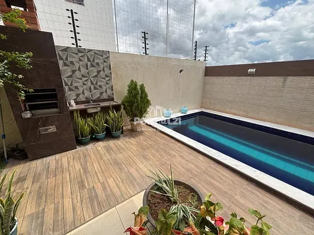 Casa com 375m² 3 quartos e 5 banheiros, à venda, no bairro Jatobá em Petrolina
