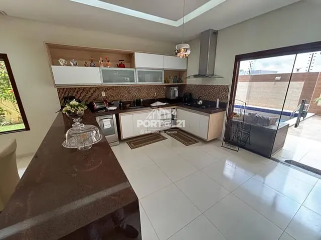 Casa com 375m² 3 quartos e 5 banheiros, à venda, no bairro Jatobá em Petrolina