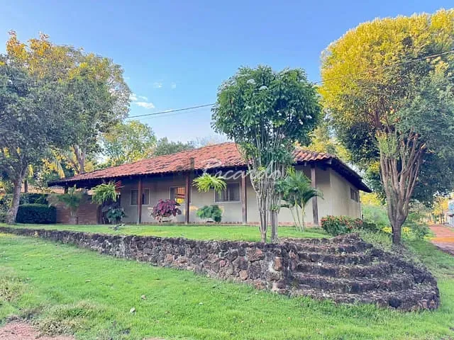 Casa com 634m² 4 quartos e 4 banheiros, à venda, no bairro Setor Central em São José dos Bandeirantes