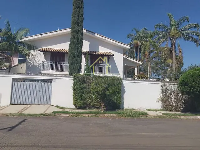 Casa com 650m² 5 quartos e 6 banheiros, à venda ou para alugar, no bairro Residencial Nova Floresta em Guaxupé