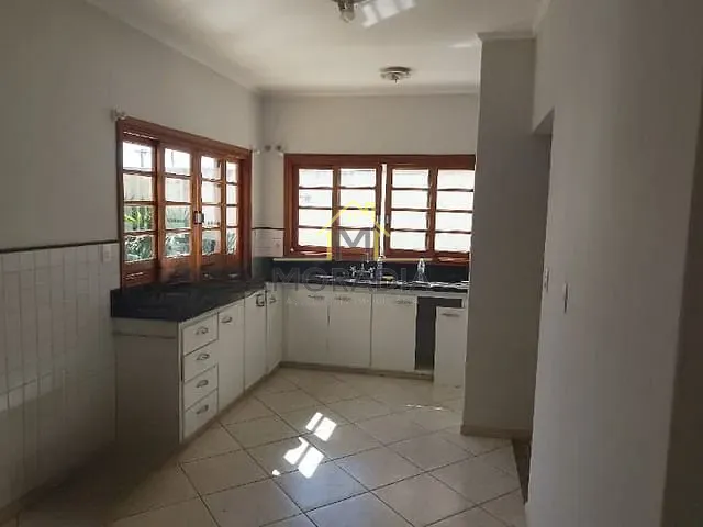 Casa com 650m² 5 quartos e 6 banheiros, à venda ou para alugar, no bairro Residencial Nova Floresta em Guaxupé