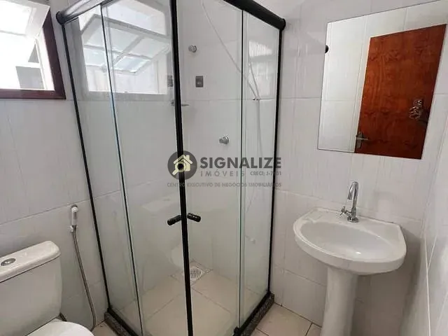 Casa 2 quartos e 2 banheiros, para alugar, no bairro Parque Burle em Cabo Frio