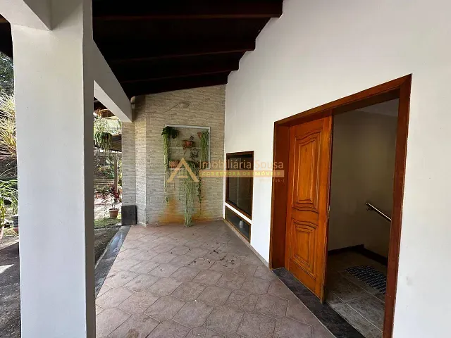 Casa com 6540m² 5 quartos e 5 banheiros, à venda ou para alugar, no bairro Ivoturucaia em Jundiaí