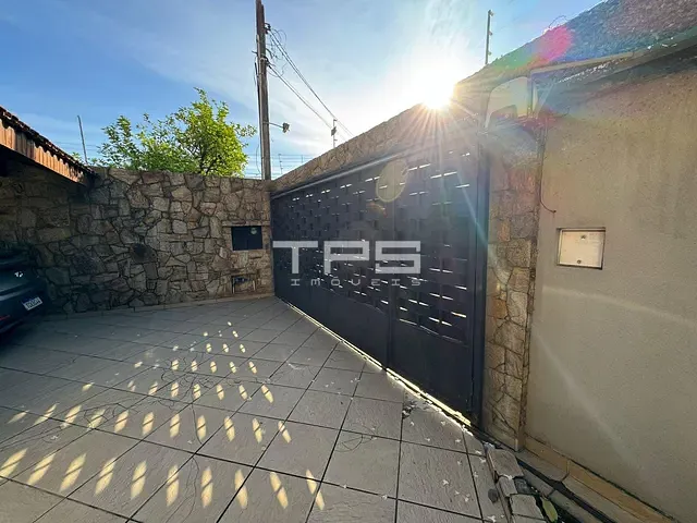 Casa com 547m² 3 quartos e 4 banheiros, à venda, no bairro Jardim Rony em Guaratinguetá