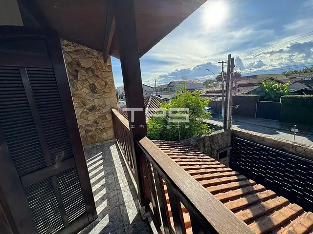 Casa com 547m² 3 quartos e 4 banheiros, à venda, no bairro Jardim Rony em Guaratinguetá