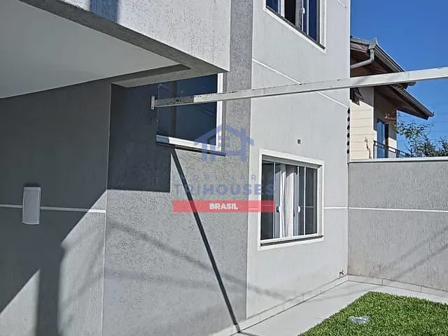Casa 3 quartos e 2 banheiros, à venda, no bairro Campo Comprido em Curitiba