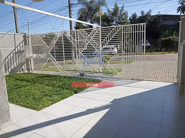 Casa 3 quartos e 2 banheiros, à venda, no bairro Campo Comprido em Curitiba