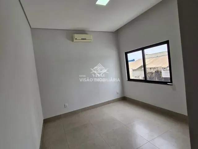 Casa com 300m² 2 quartos e 3 banheiros, à venda, no bairro Jardim das Itaúbas em Sinop