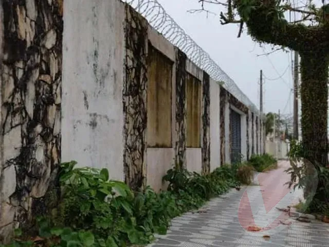 Casa 6 quartos e 3 banheiros, à venda, no bairro Flórida em Praia Grande
