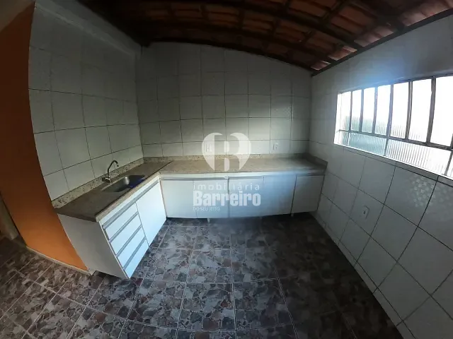 Casa 3 quartos e 1 banheiro, à venda, no bairro Industrial em Contagem