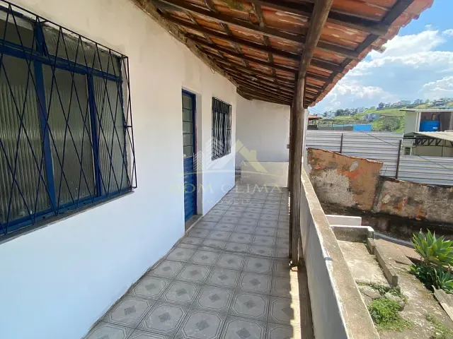 Casa 3 quartos e 1 banheiro, para alugar, no bairro Parque Guarani em Juiz de Fora