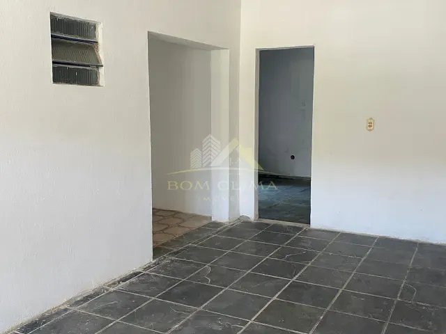 Casa 3 quartos e 1 banheiro, para alugar, no bairro Parque Guarani em Juiz de Fora
