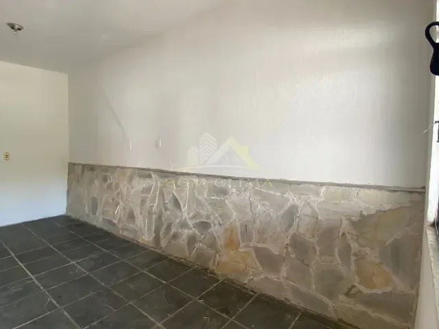 Casa 3 quartos e 1 banheiro, para alugar, no bairro Parque Guarani em Juiz de Fora