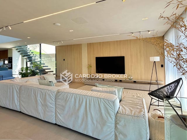 Casa com 490m² 4 quartos e 6 banheiros, à venda, no bairro Alphaville em Santana de Parnaíba