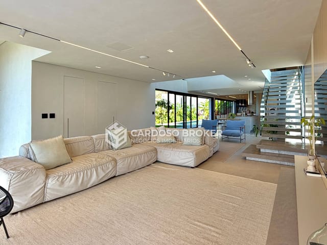 Casa com 490m² 4 quartos e 6 banheiros, à venda, no bairro Alphaville em Santana de Parnaíba