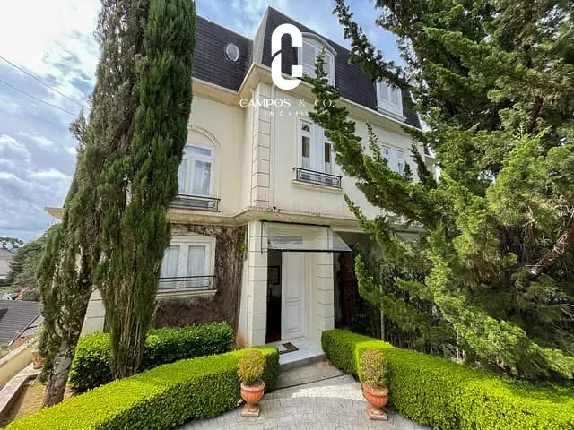 Casa com 383m² 4 quartos e 6 banheiros, à venda, no bairro Vila Capivari em Campos Do Jordão