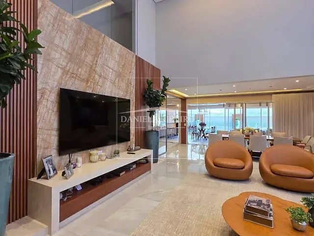 Casa com 600m² 5 quartos e 7 banheiros, à venda, no bairro Vivendas do Arvoredo em Londrina