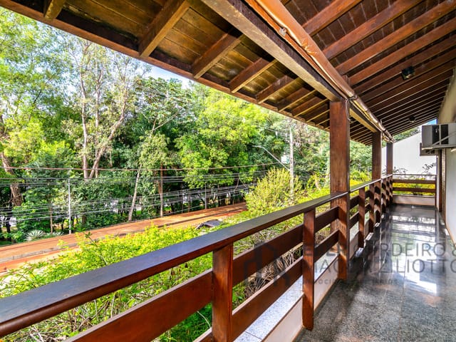Casa com 1262m² 4 quartos e 6 banheiros, à venda, no bairro Guanabara em Londrina
