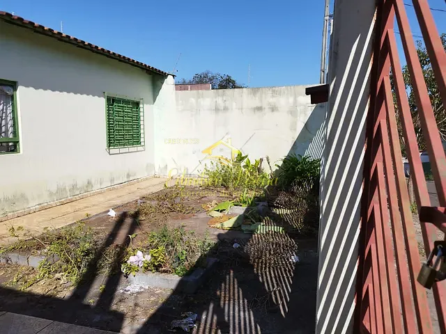 Casa com 200m² 2 quartos e 1 banheiro, à venda, no bairro Residencial Bernardo Trindade em Londrina