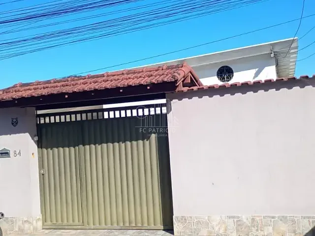 Casa com 500m² 3 quartos e 3 banheiros, à venda, no bairro Centro em Guapimirim