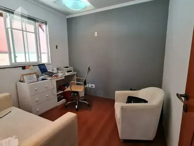Casa com 420m² 4 quartos e 4 banheiros, à venda, no bairro Centro em Mesquita