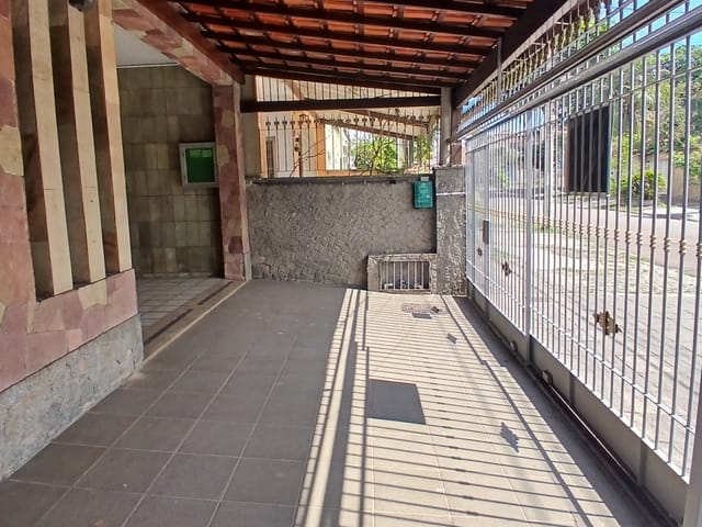 Foto do Casa - VILA KOSMOS - ÓTIMA CASA COMPOSTA DE 4 QUARTOS, SALA, COZINHA, DEPENDENCIA, VAGA DE GARAGEM E JUNTO AO COMÉRCIO. | Hilmar