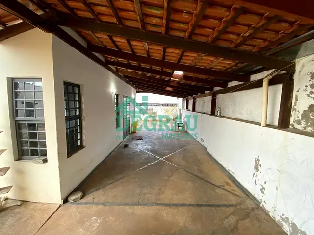 Casa 4 quartos e 2 banheiros, para alugar, no bairro Centro em Itapeva