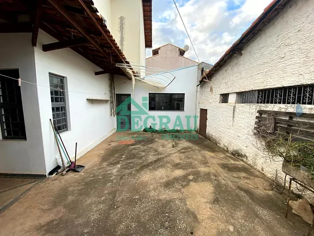 Casa 4 quartos e 2 banheiros, para alugar, no bairro Centro em Itapeva