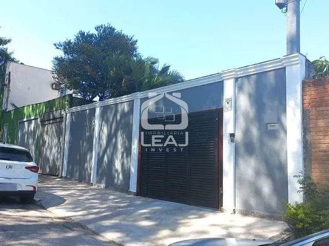 Casa com 300m² 3 quartos e 1 banheiro, à venda, no bairro Parque Maria Helena em São Paulo